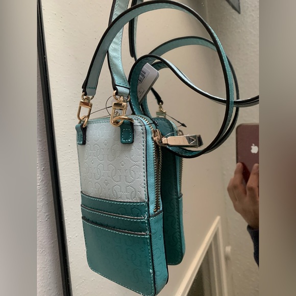 Guess Mini Crossbody - Picture 12 of 14